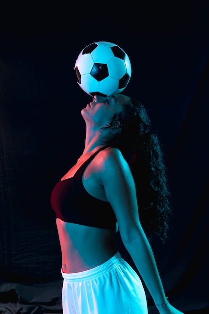 FIFA世俱杯激烈比赛画面